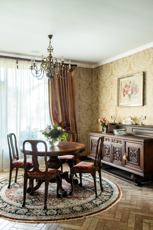 Дом с антиквариатом