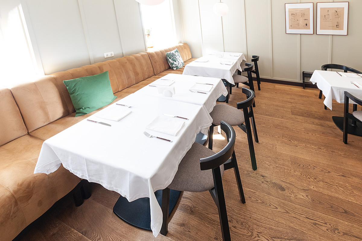 Ресторан Le Gosse в Минске. Паркетная доска.