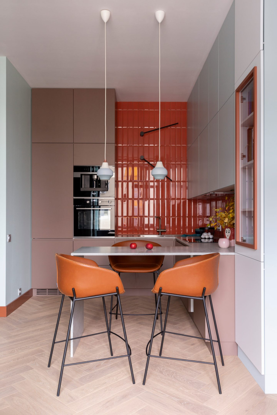 Публикация ElleDecoration.ru Квартира 48 м² в сочной цветовой гамме в Москве