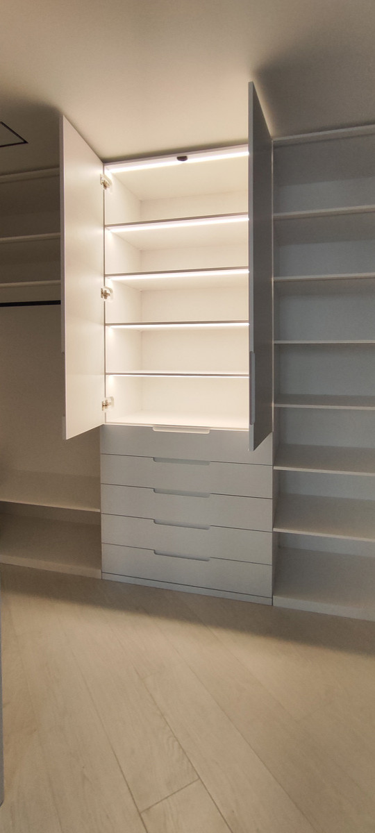 Минималистичная гардеробная