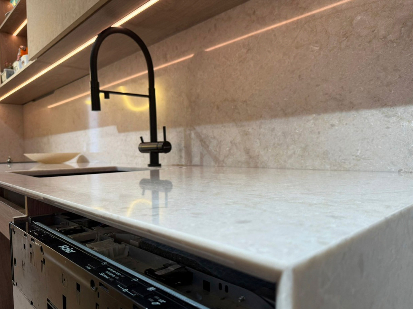 Обложка проекта: Cygnus Divine - rамень, за которым всегда стоит очередь.