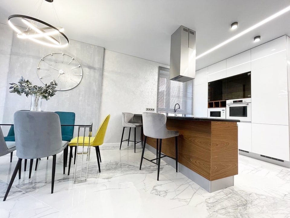 Современные потолки в ЖК на Трудовой