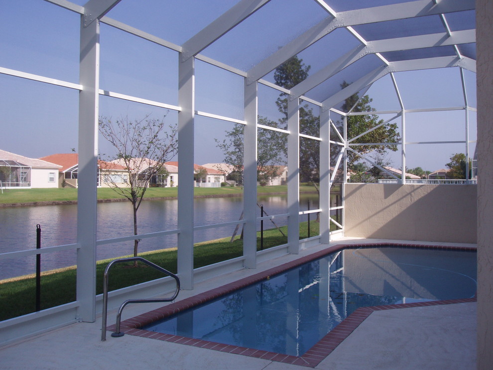 Вольер с навесом из поикарбоната для бассейна и патио