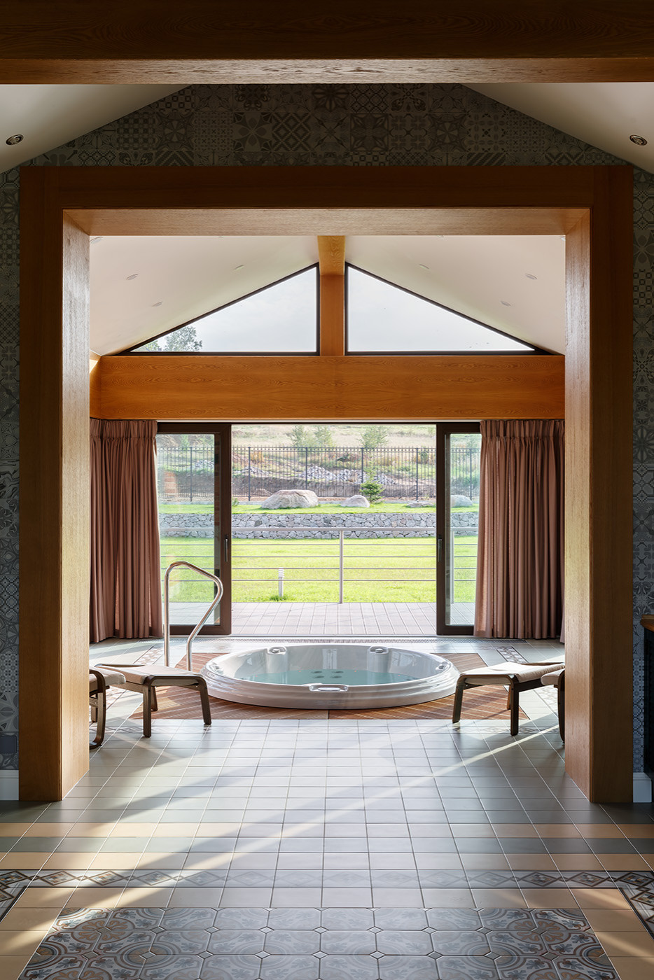 Дом на склоне