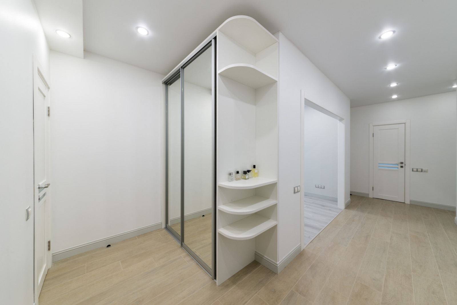 Трёхкомнатная квартира в светлых тонах!