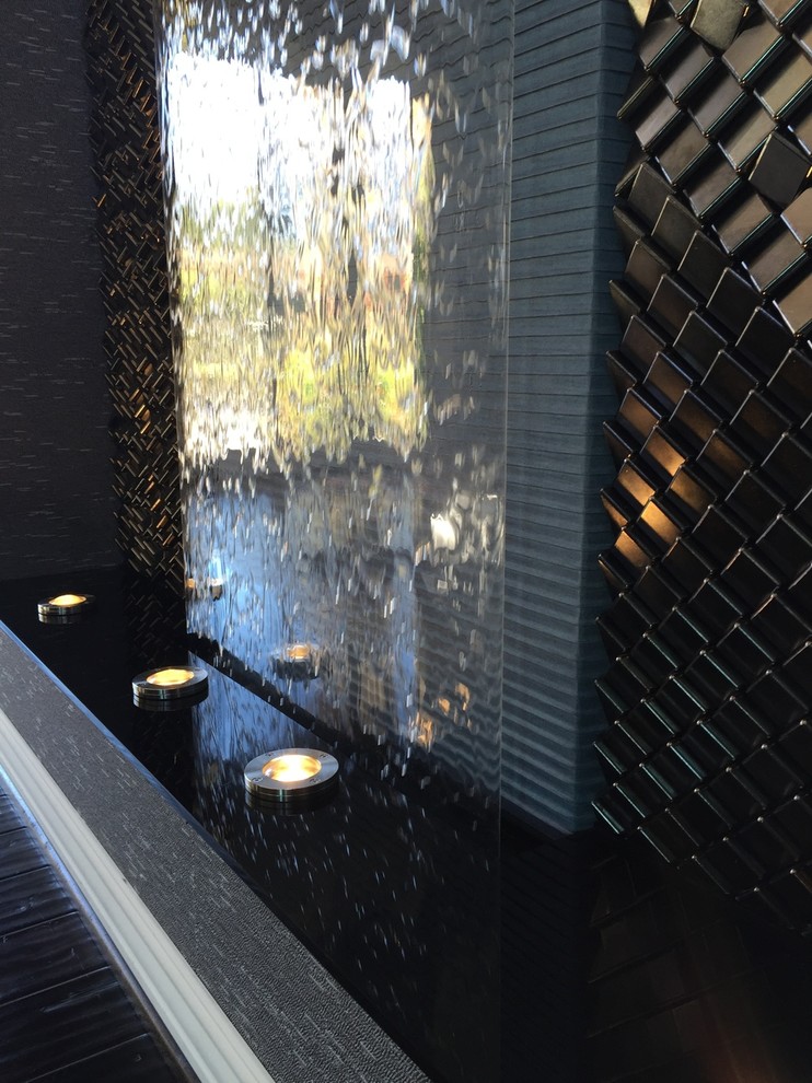 Фото производимой продукции: пузырьковые панели и колонны, интерьерные водопады