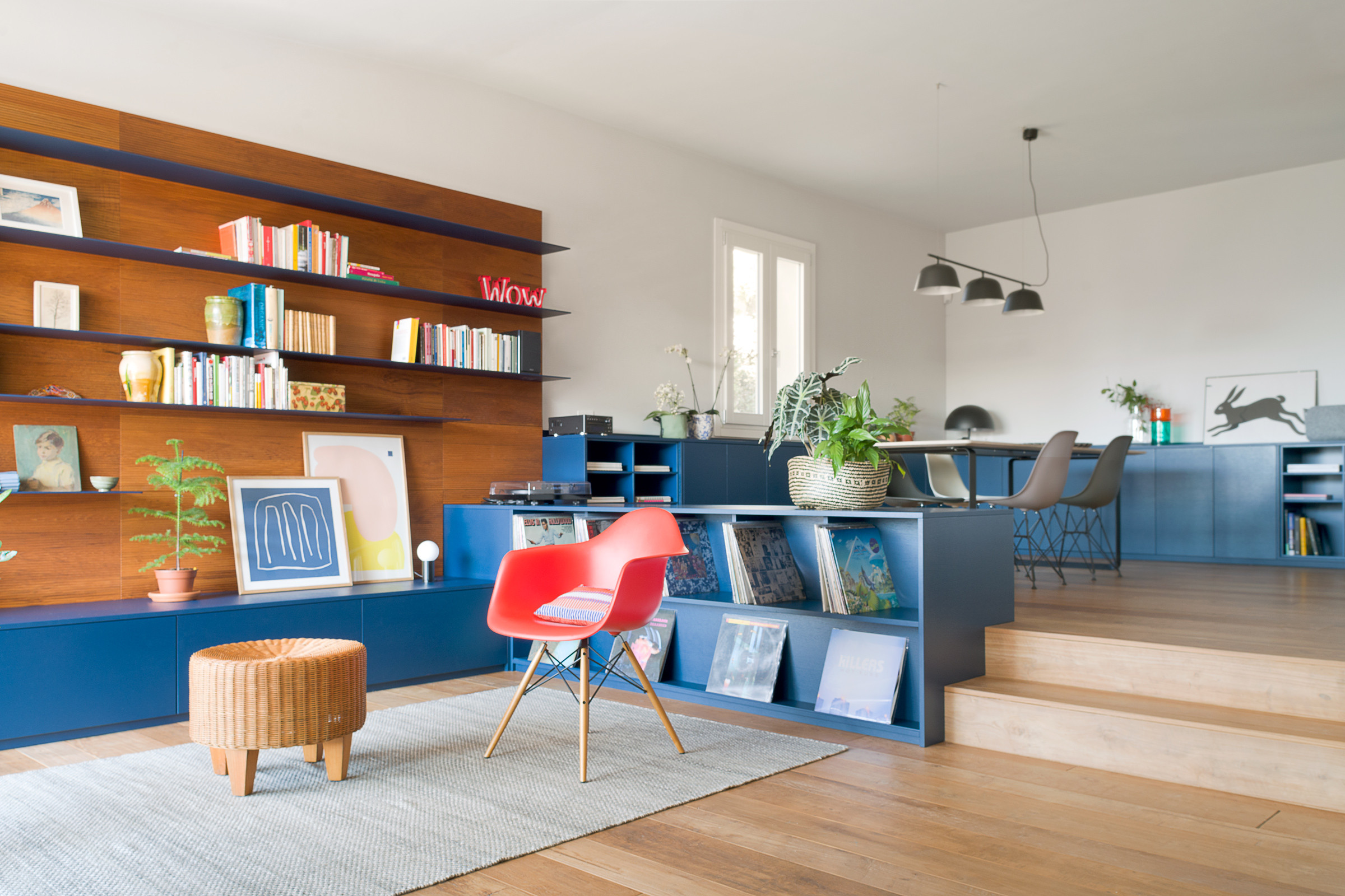 В закладки: 3 проекта со встроенными шкафами «во всю стену»