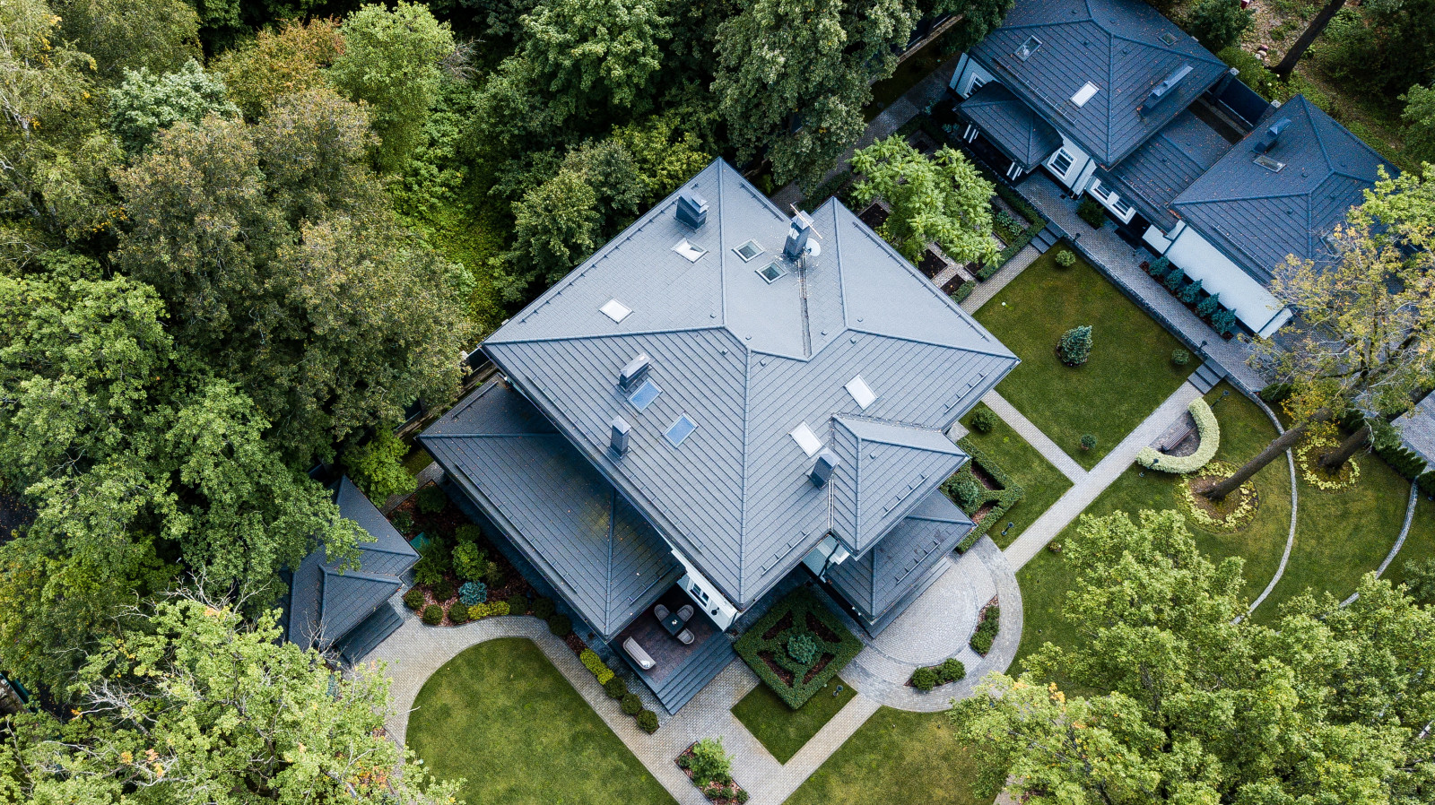 Строгая лазурь