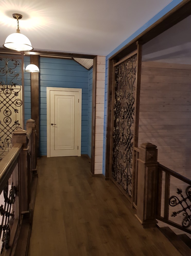 проект дома из клееного бруса, гостиная, лестница и баллюстрада, второй свет