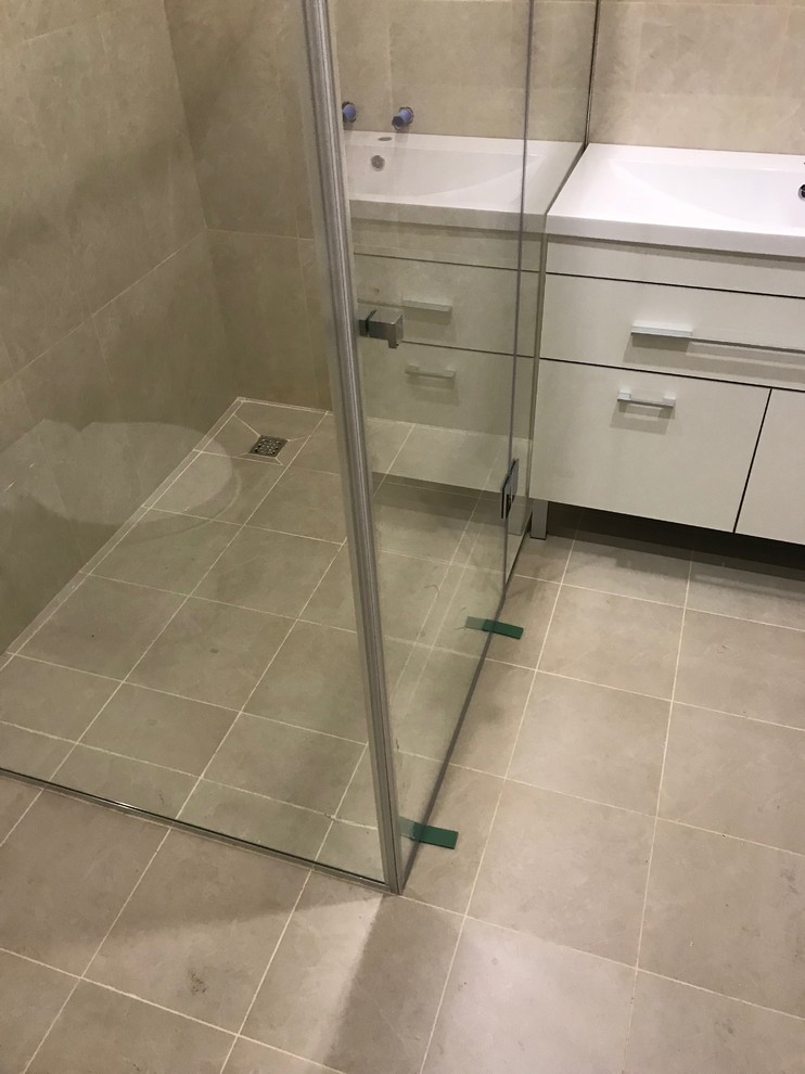 Стеклянная душевая в центре