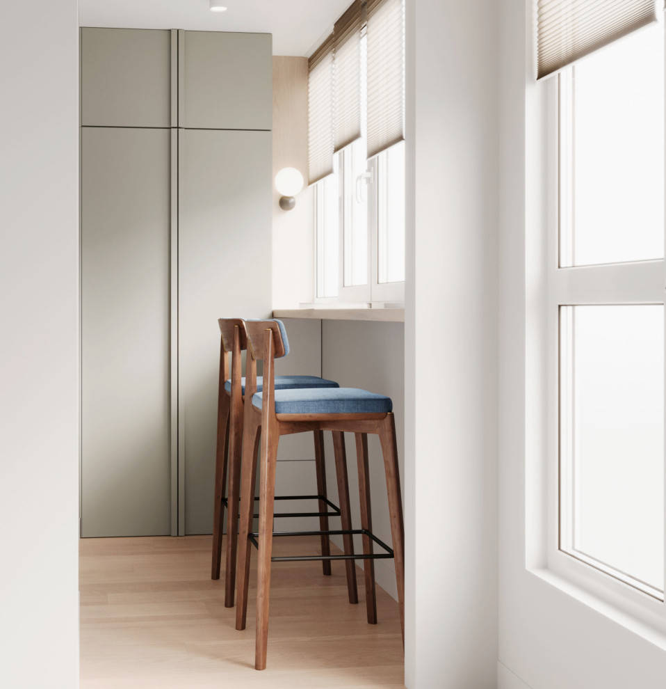 Современный интерьер с яркими акцентами и геометрическими формами