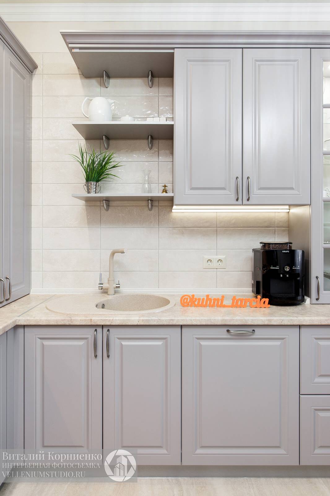 Кухня серая