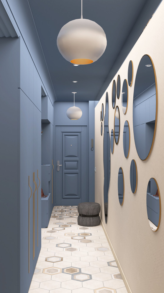 Коридор сложной архитектуры в 3-х комнатной квартире.