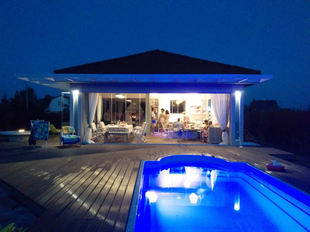 Летняя кухня с бассейном