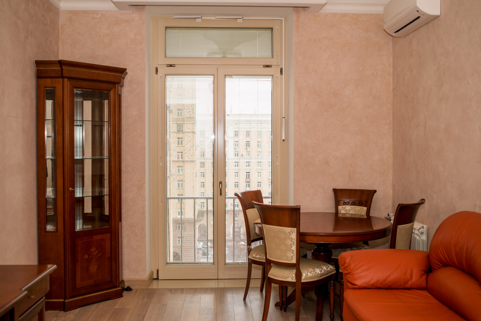 Обложка проекта: Остекление квартиры пр-т Мира (дерево-алюминиевые окна с жалюзи)