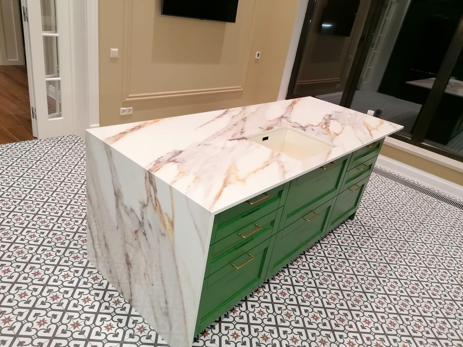 Остров Calacatta Oro EQBM 030