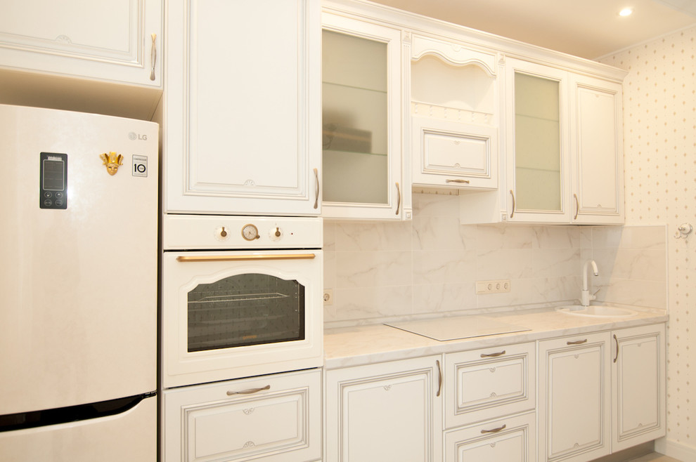 Обложка проекта: Светлый кухонный гарнитур в классическом стиле