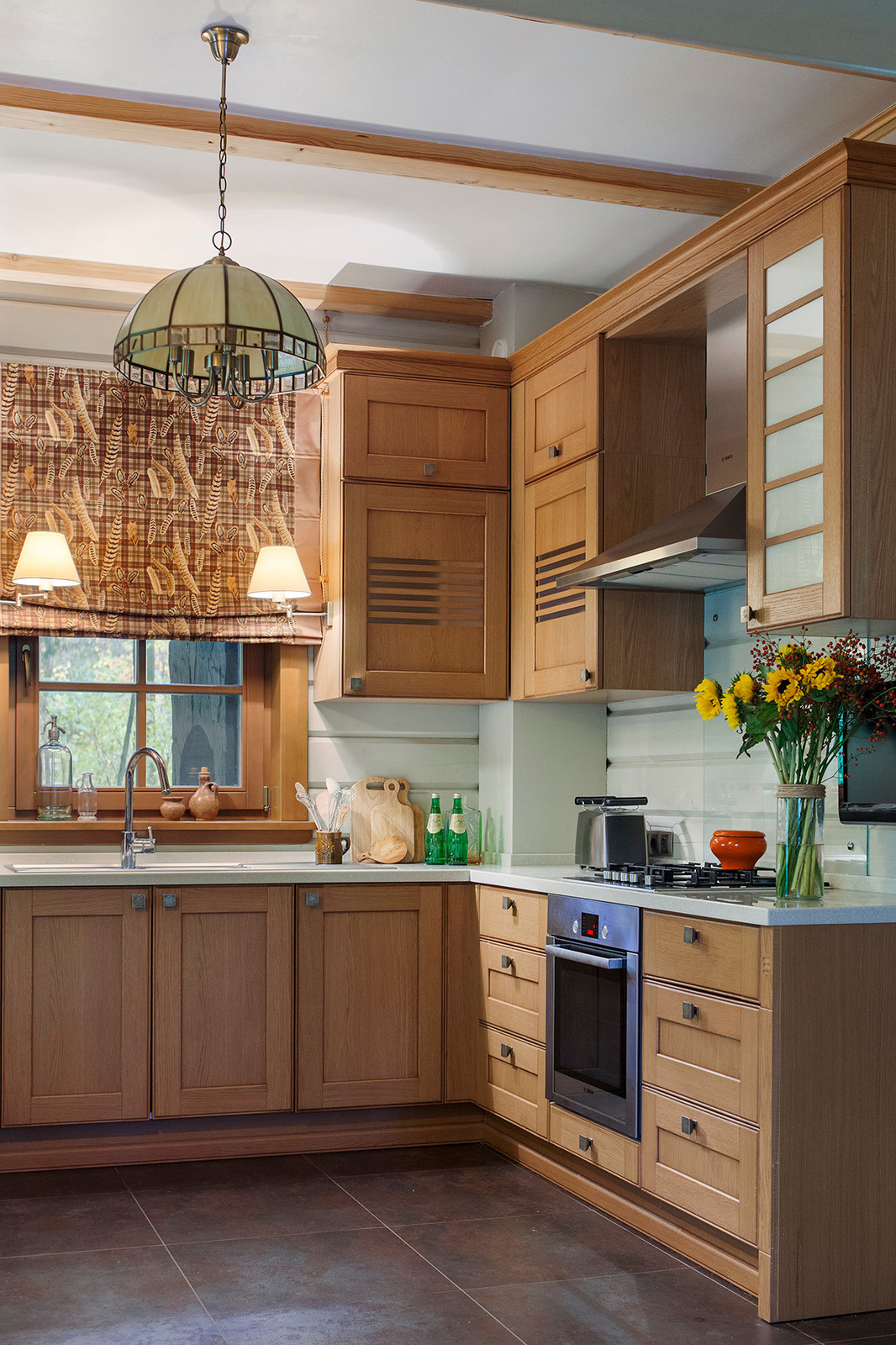 В гостях: Подмосковное шале на участке с историей