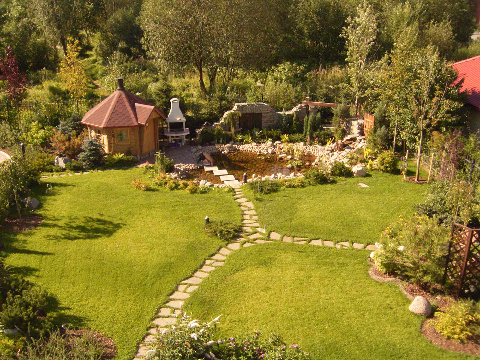 Дизайн участка в городской среде : таун-хауз в Коломягах