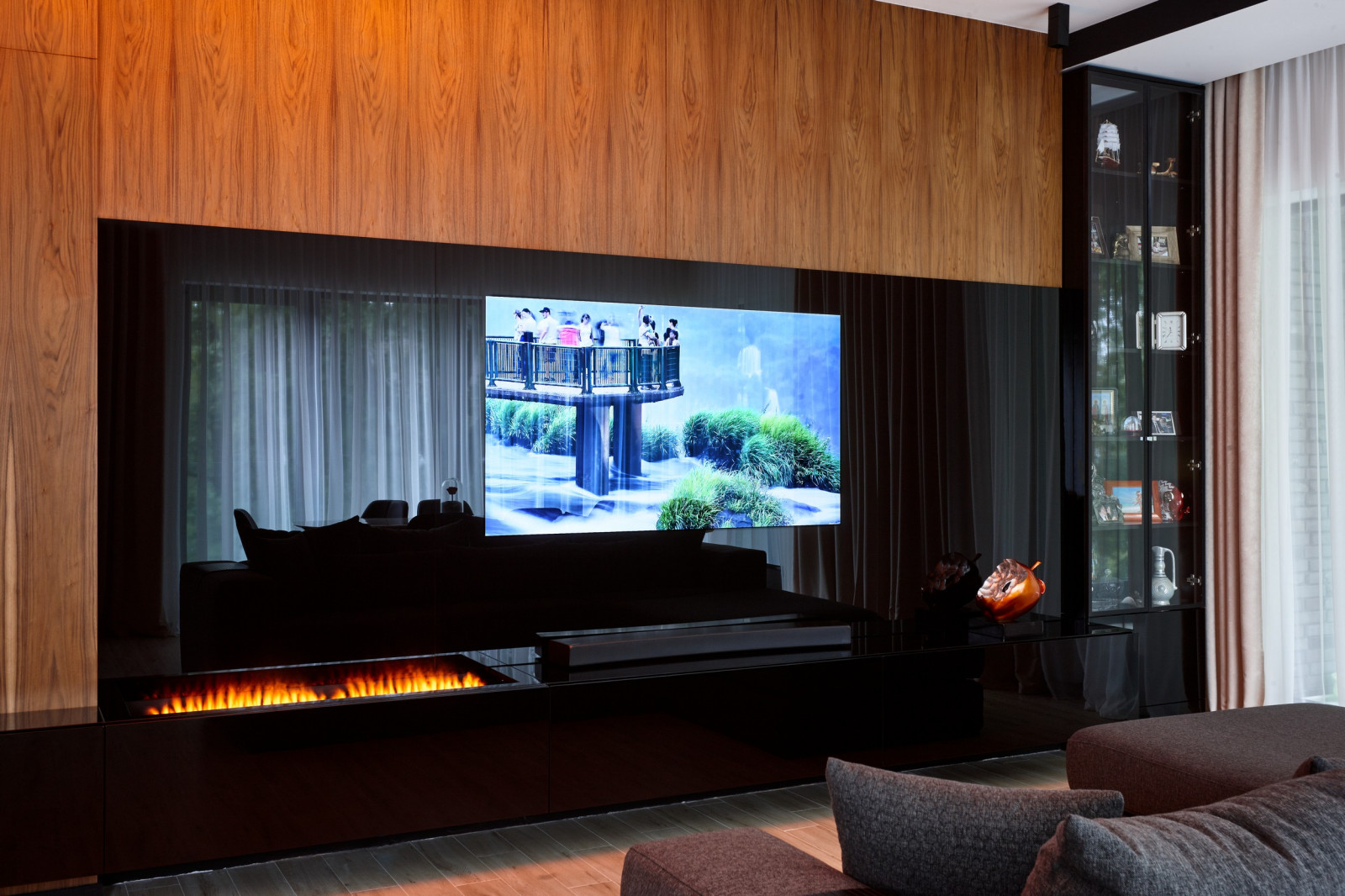 Обложка проекта: Встроенный телевизор с паровым камином