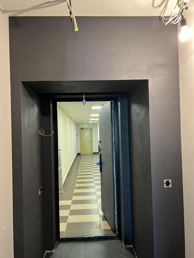 Отделка квартиры штукатуркой под микроцемент в темных тонах