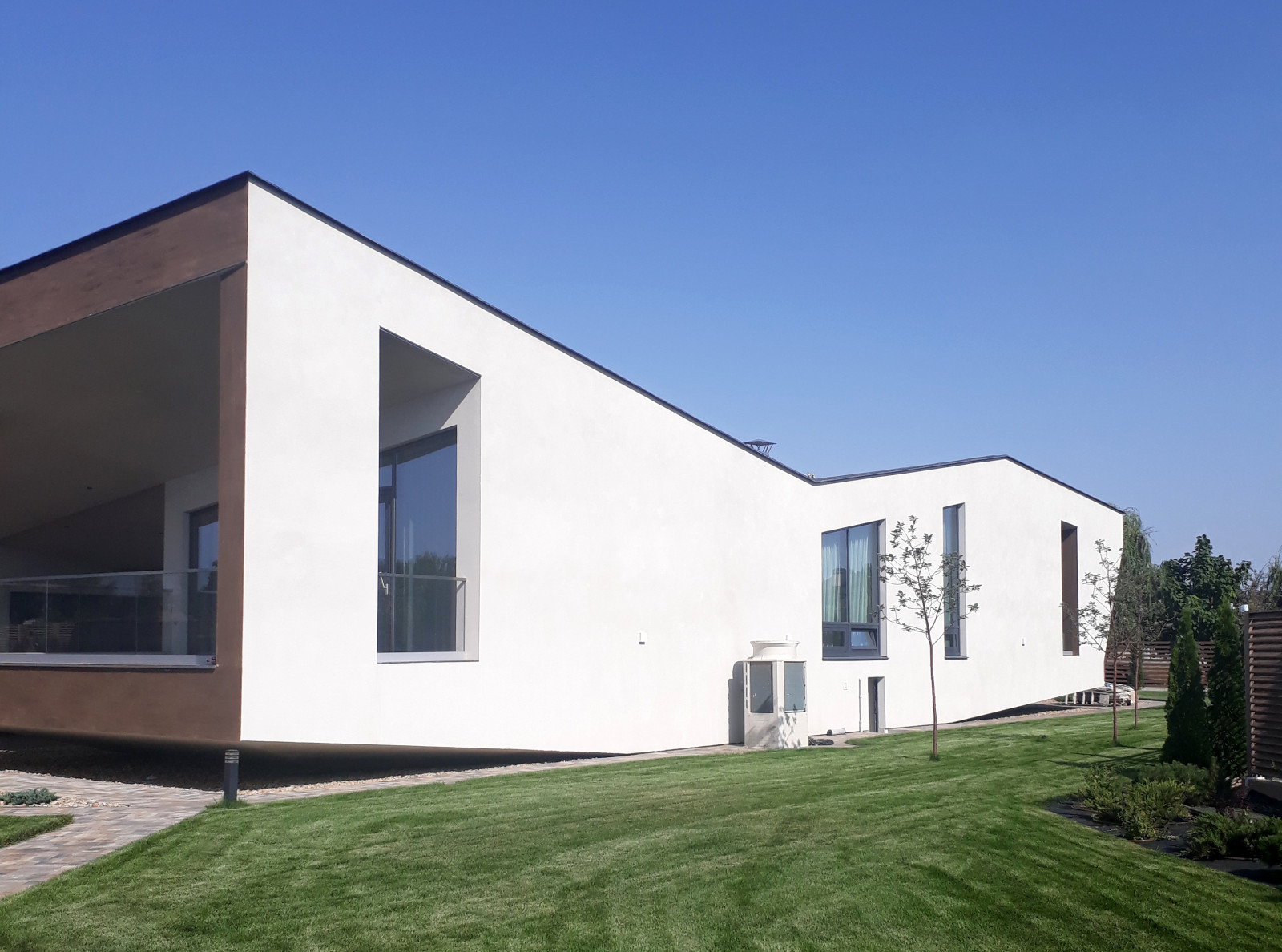 Обложка проекта: Подборка реализованных индивидуальных жилых домов разного сегмента