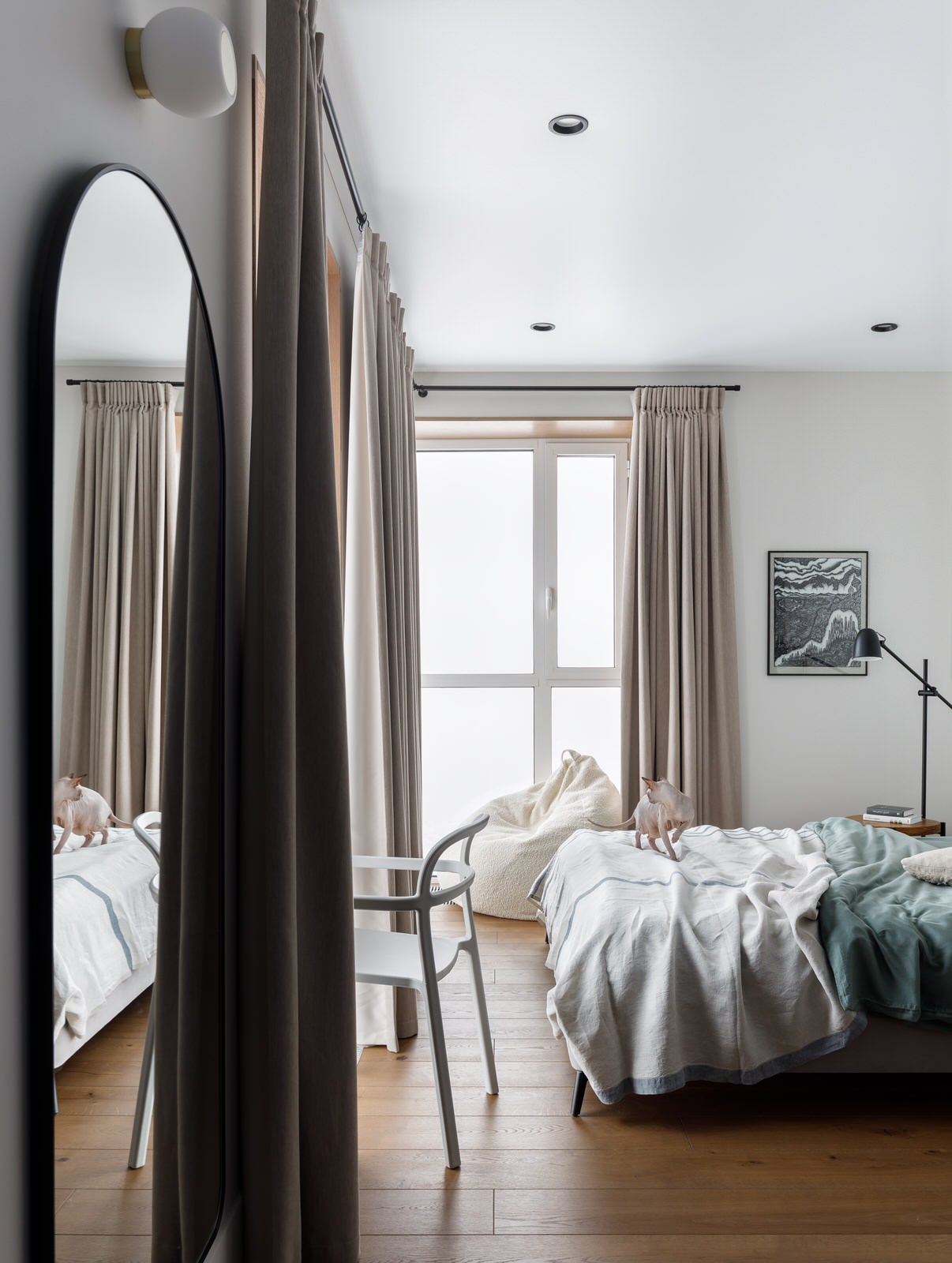 Квартира с панорамными окнами для семьи врачей