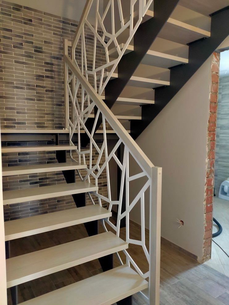 Лестница на двух "Косоурах", пос.Грибановский