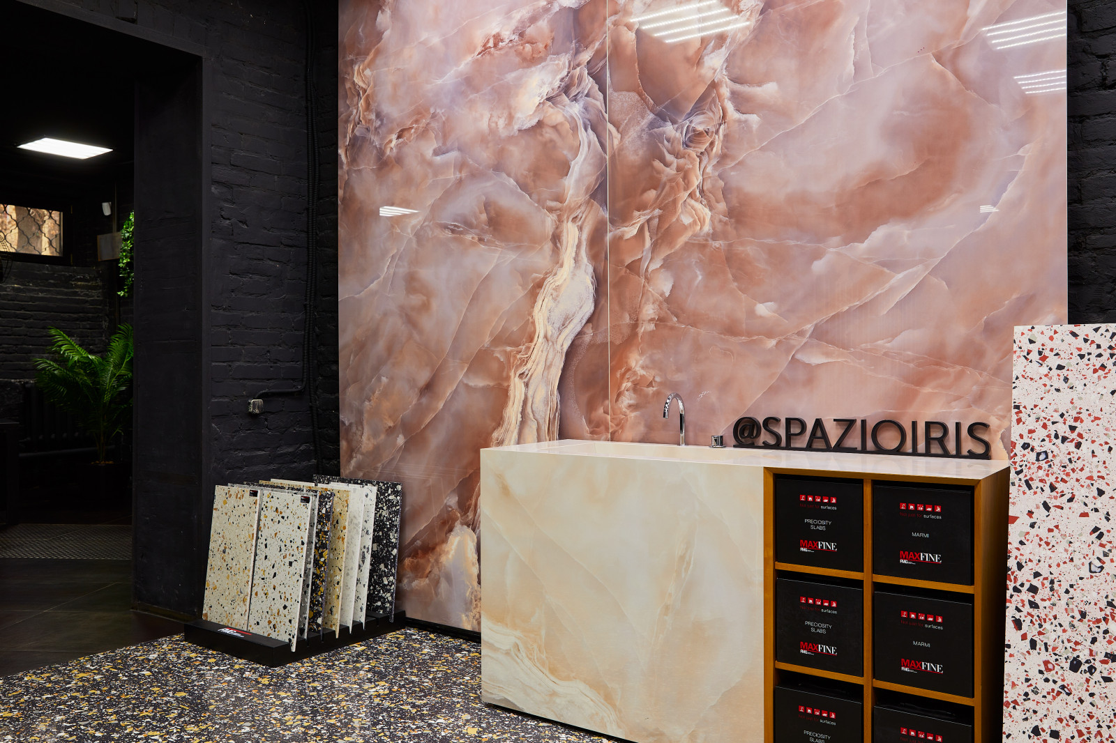 Экспозиция шоурума SpazioIris Moscow