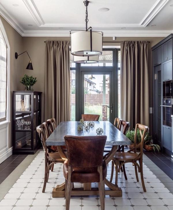 Гипсовая лепнина Аврора в интерьере квартиры в Краснодаре. Дизайн Алла Куница.