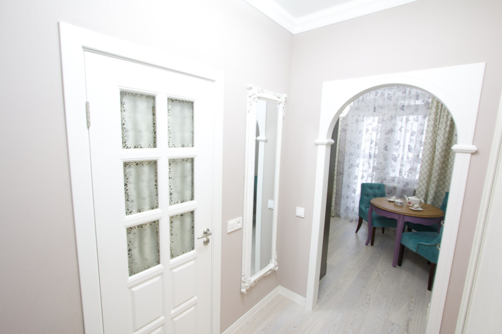 Фиалки у окна