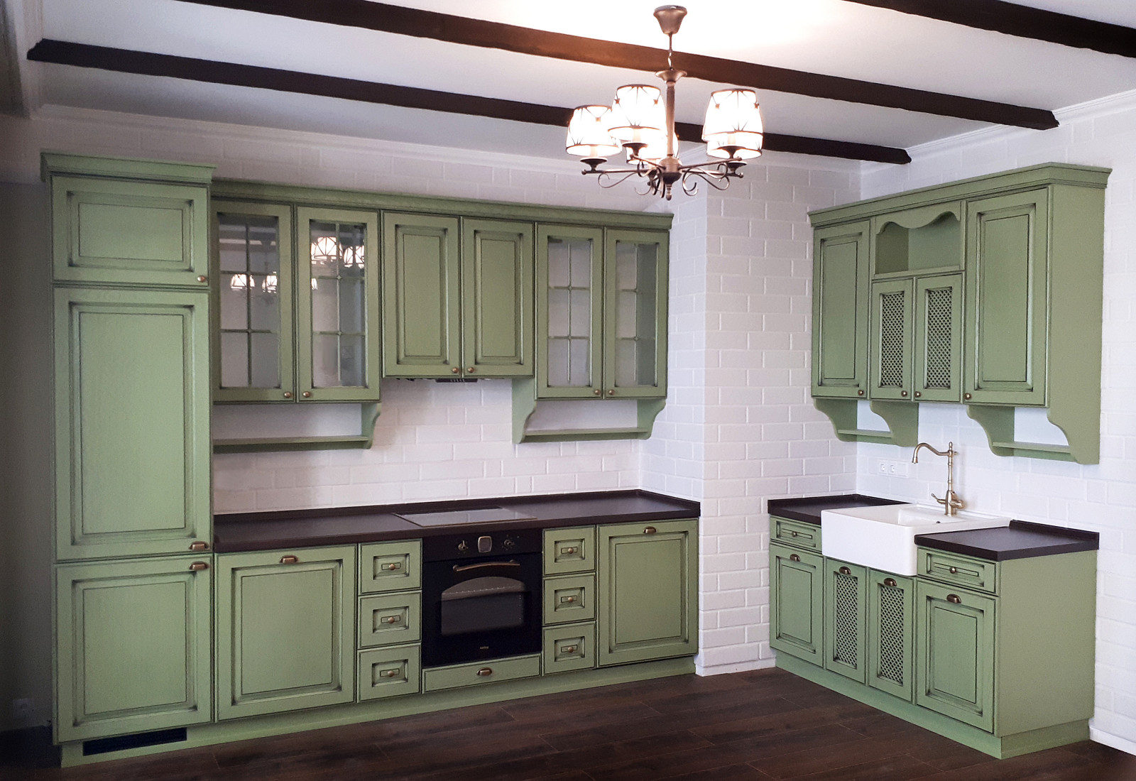 Кантри - Кухня болотного цвета на Каштановой аллее