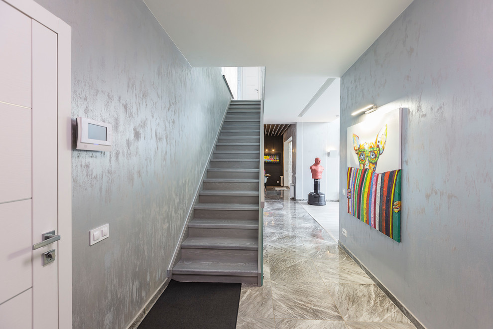 Дом с серебристыми стенами / House with silver walls