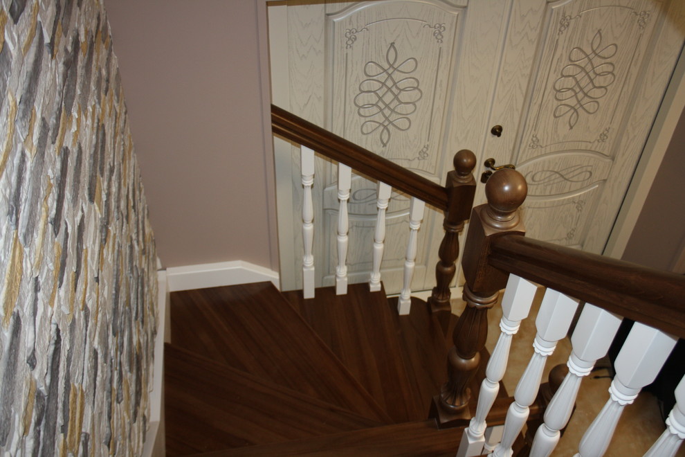 Лестница из бука с контрастной покраской