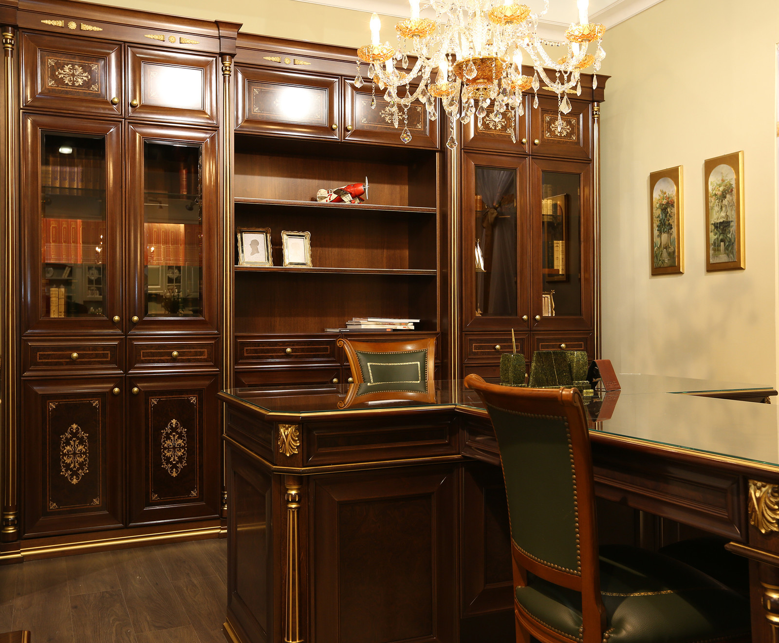 Esmeralda cabinet