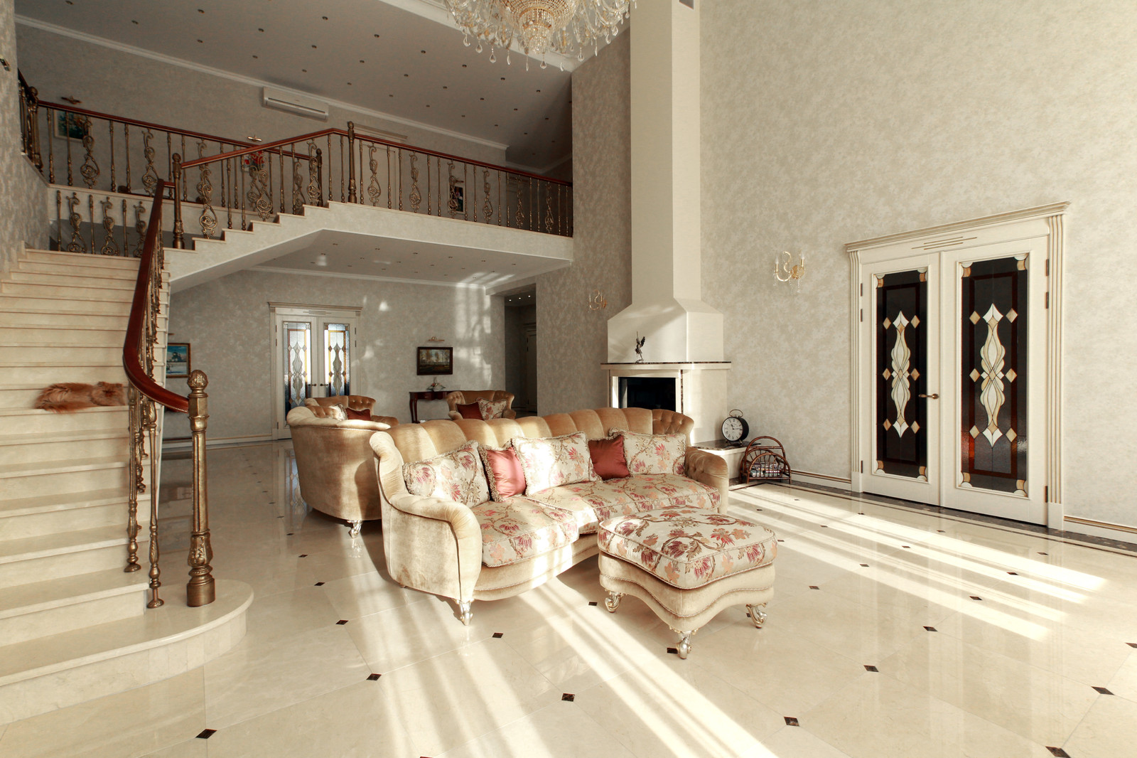 Двери в роскошный дом в г.Краснодаре