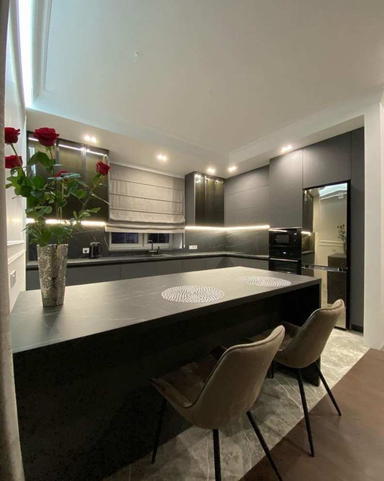 Серая кухня-столовая