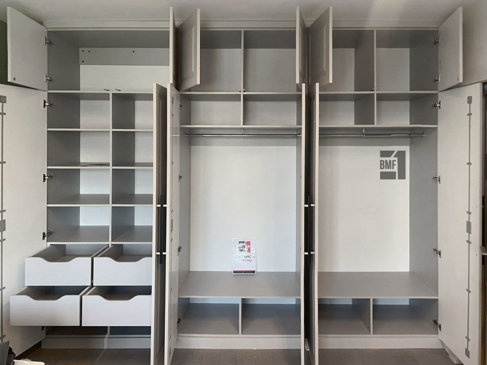 Шкаф распашной