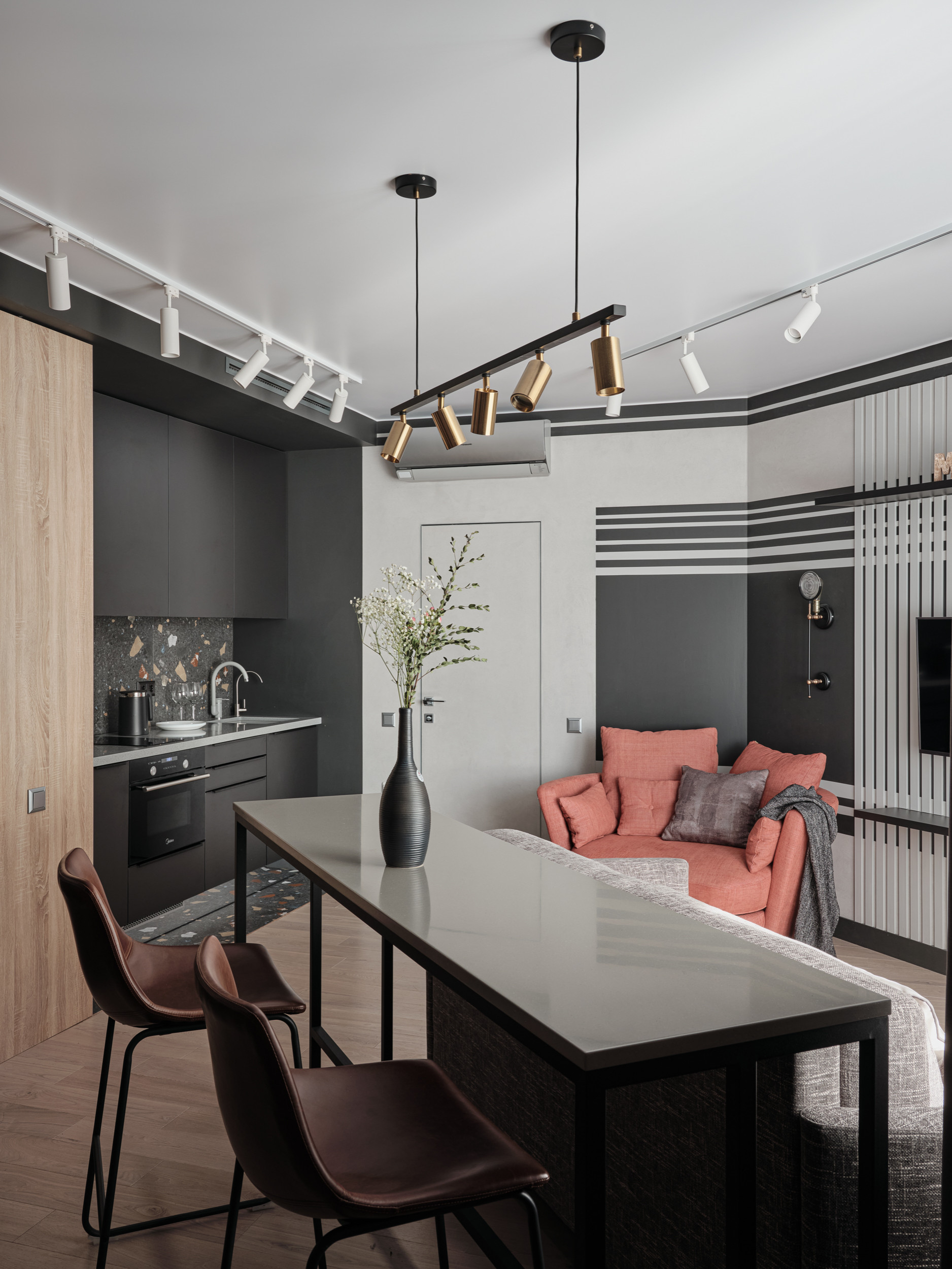 Поиск планировки: Студия с иллюминатором в Питере [4 варианта]