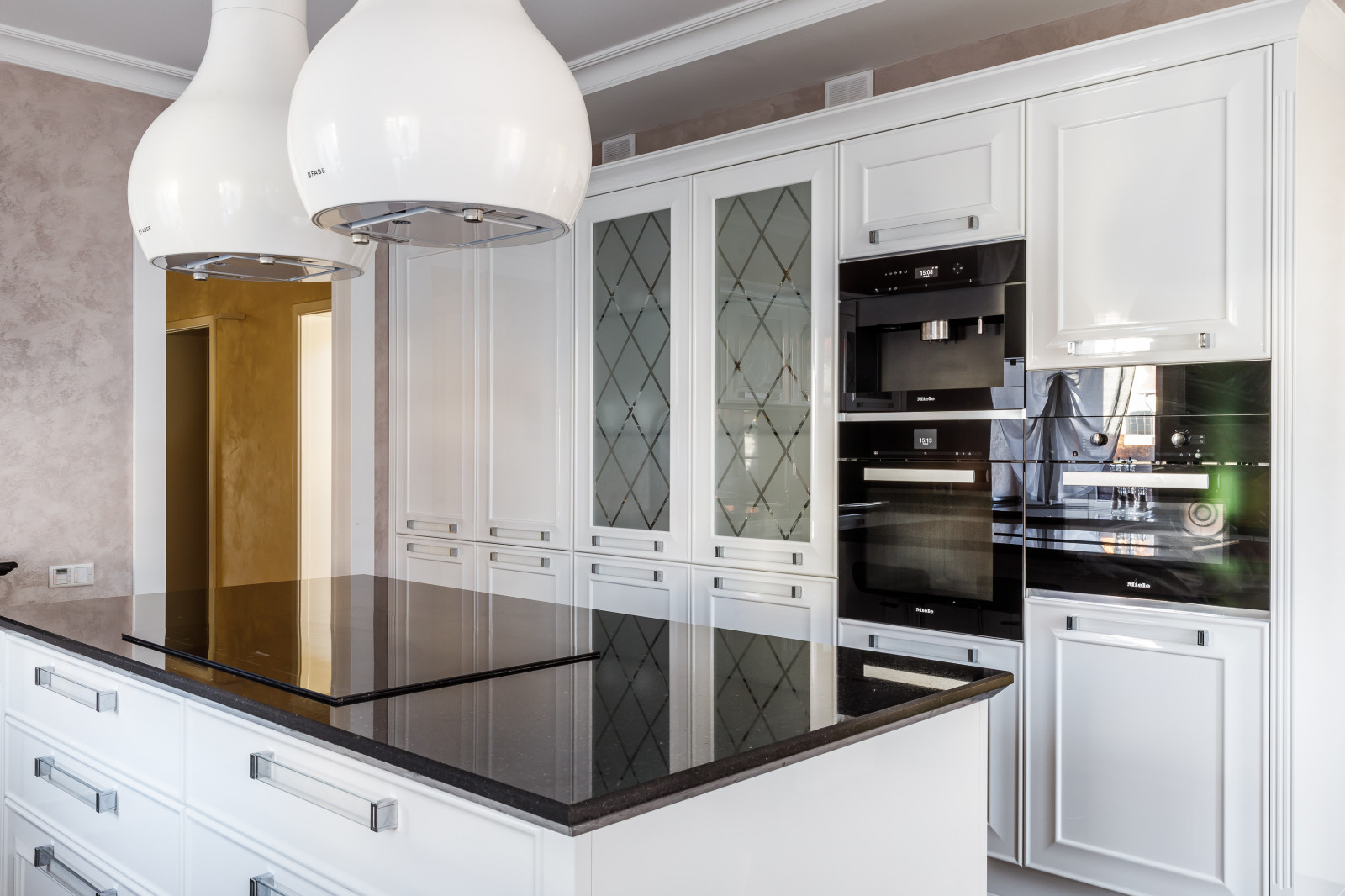 Дом с круглым окном