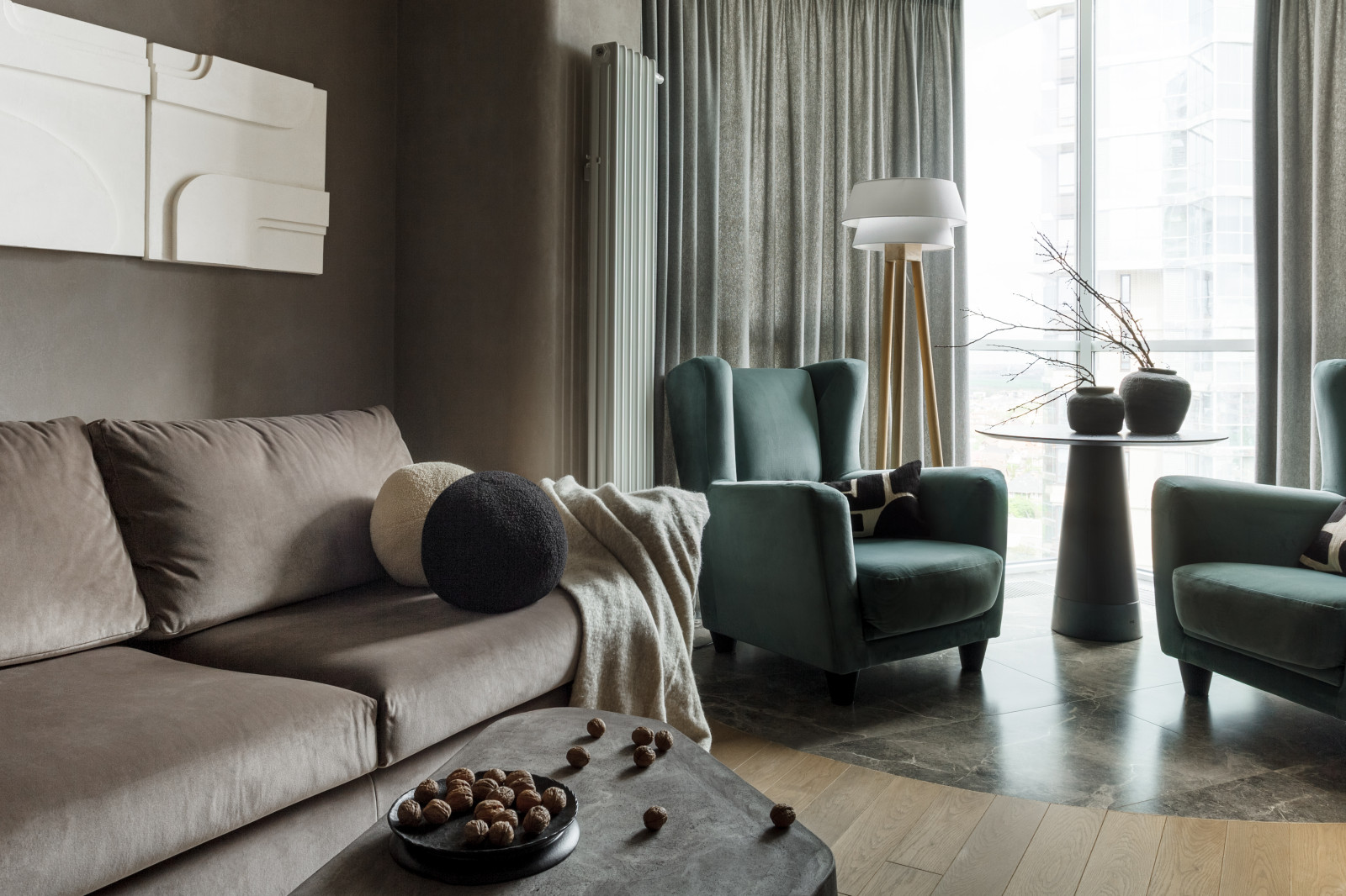 Кухня-гостиная в тёмных тонах