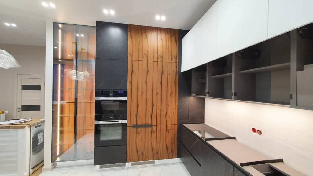 Кухня с фасадами Dekton