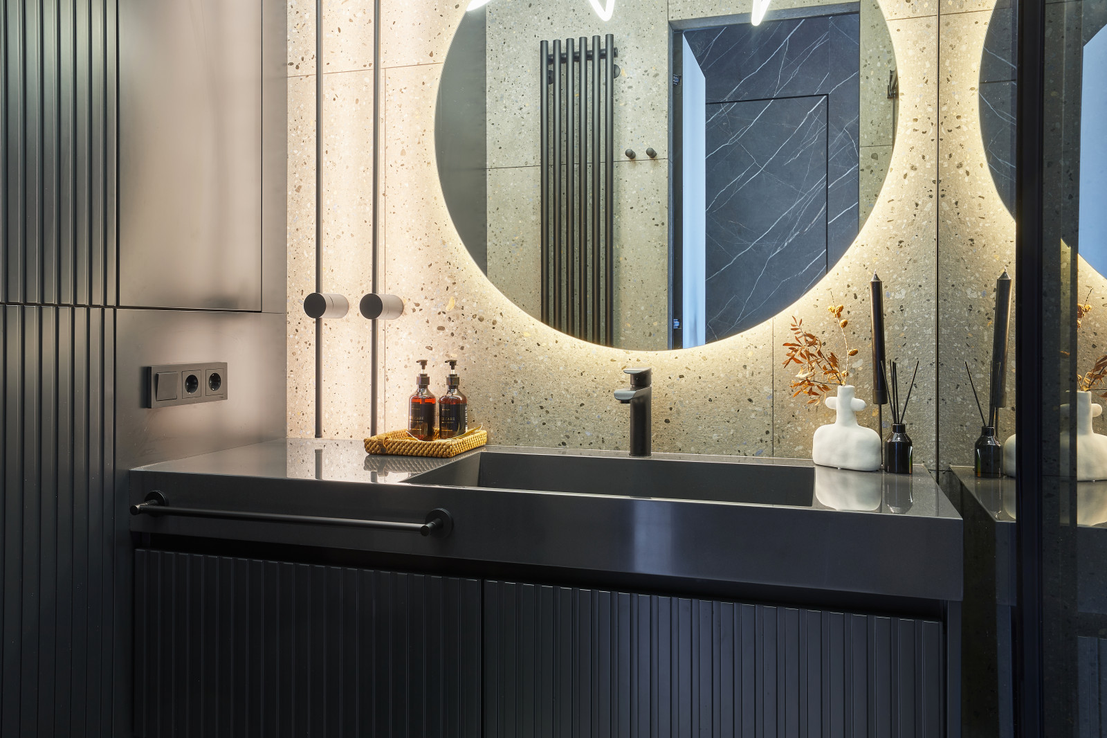 Монохромный минимализм