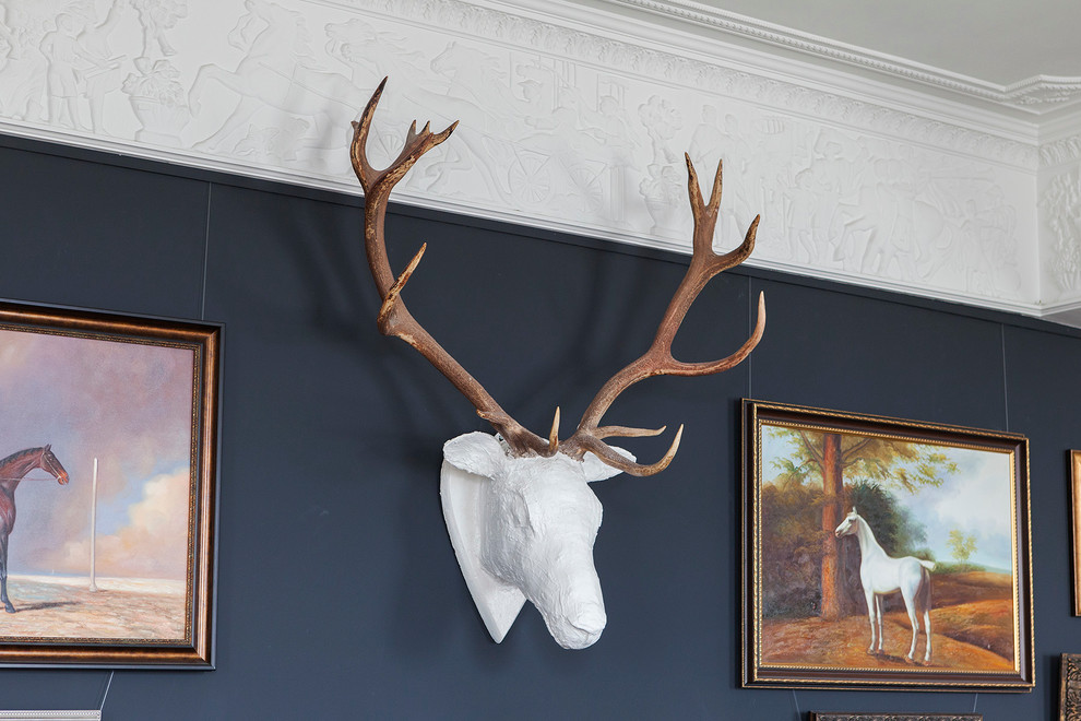 В гостях: Квартира с черными стенами напротив ипподрома