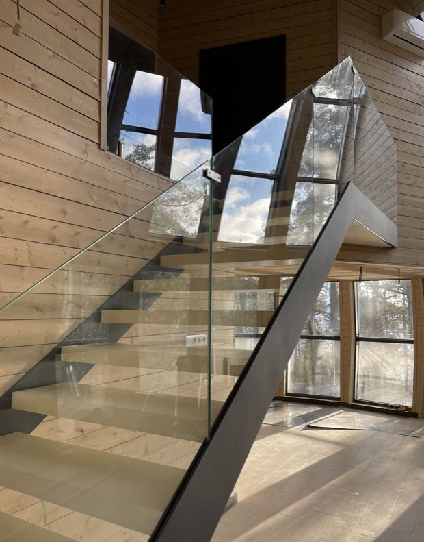 Лестницав купольном доме