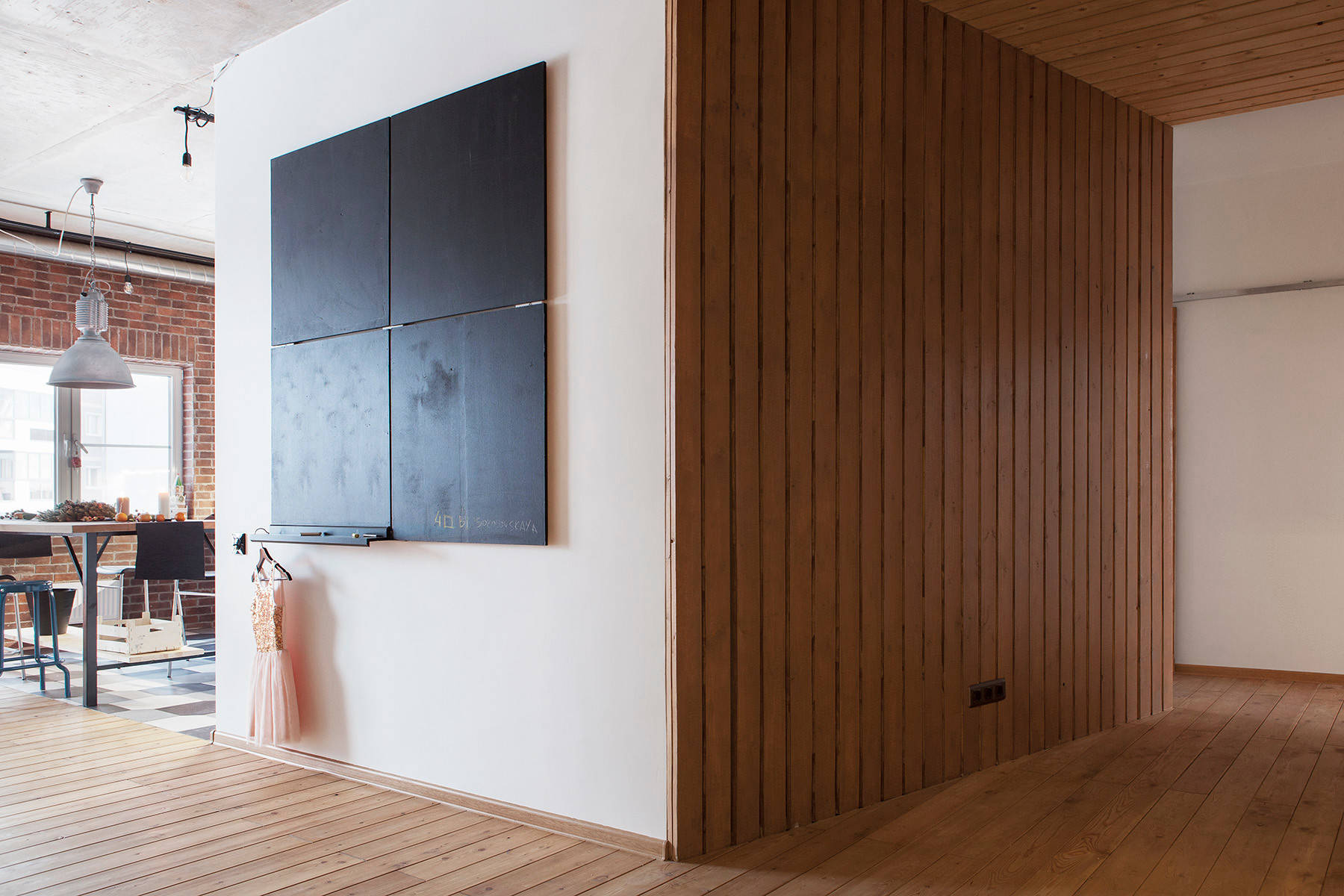 В гостях: Новый год в Ромашково с деревянной елкой и Малевичем