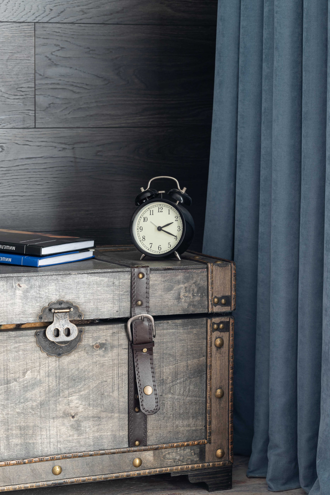 КВАРТИРА С ЯРКИМИ АКЦЕНТАМИ В СТАРОМ ФОНДЕ