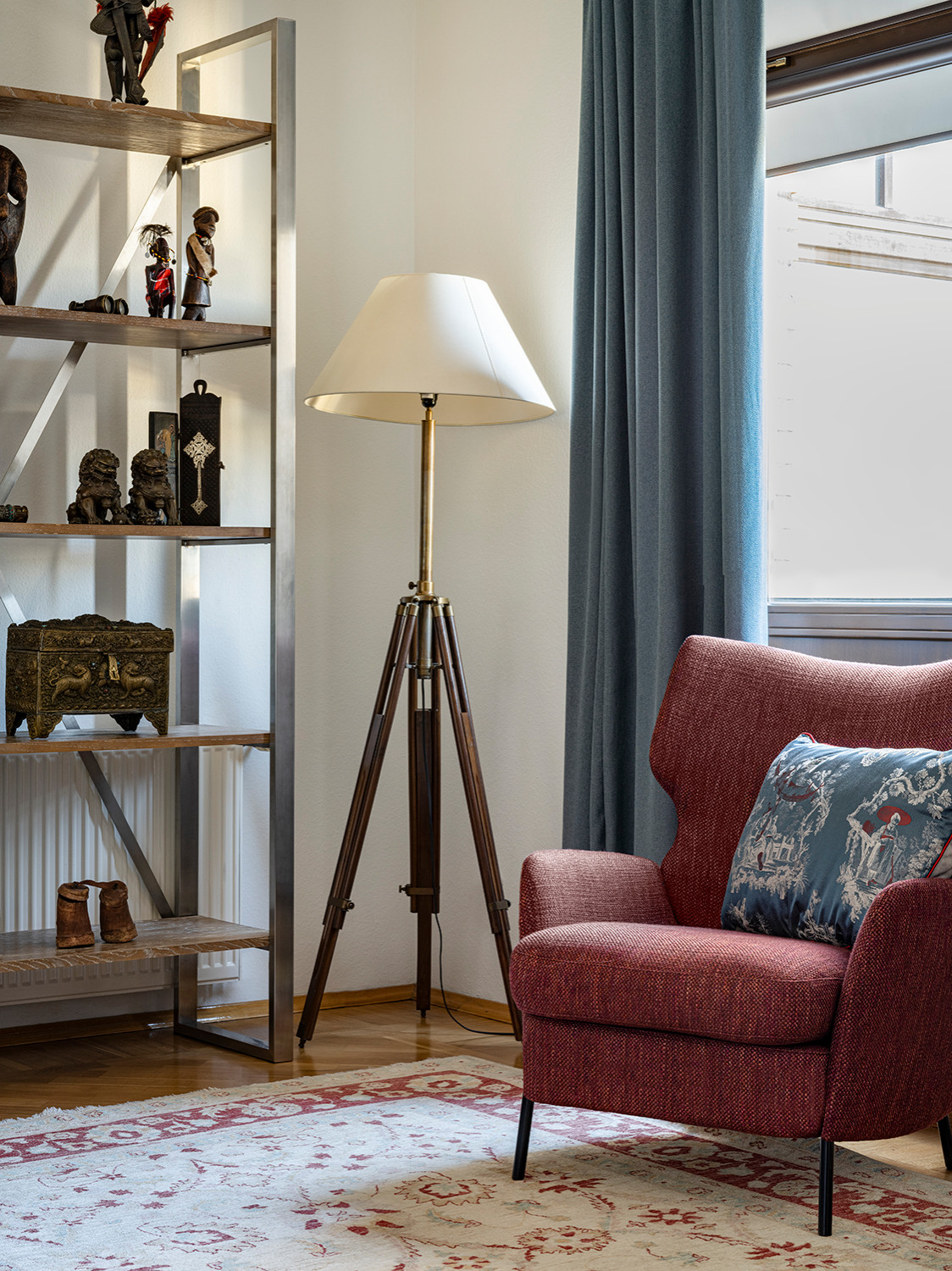 Квартира в синих тонах с видом на Храм Христа Спасителя