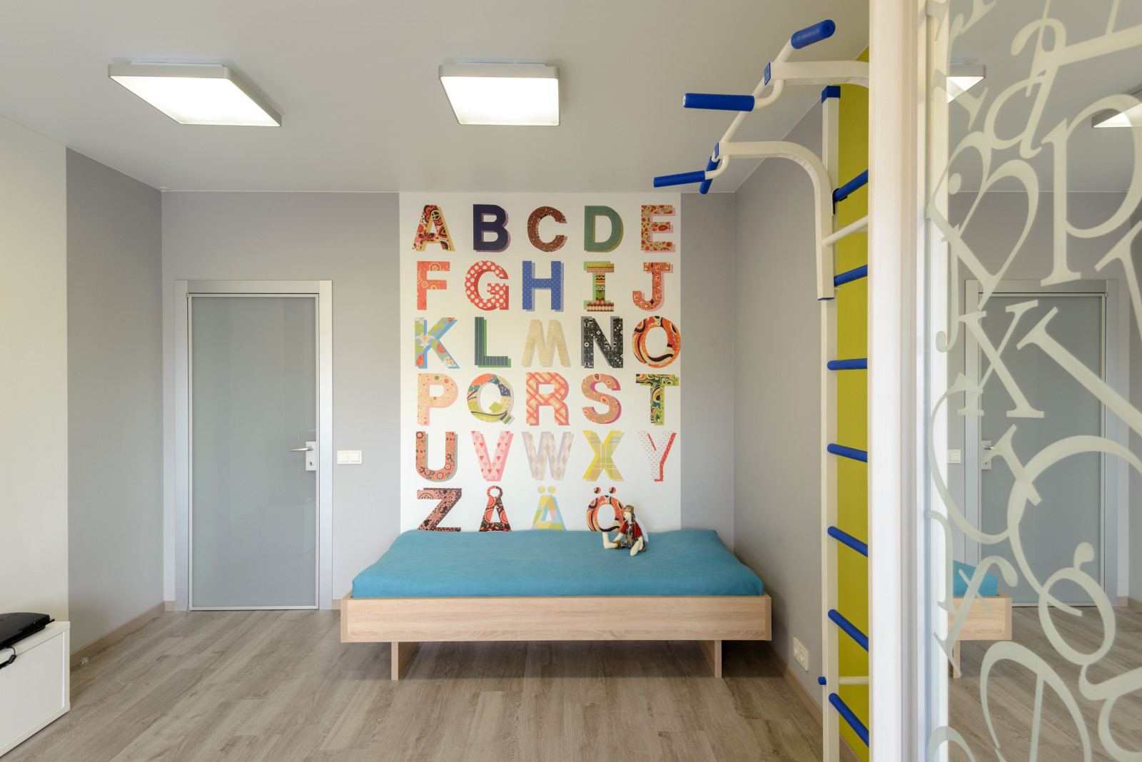 apartment with aquarium