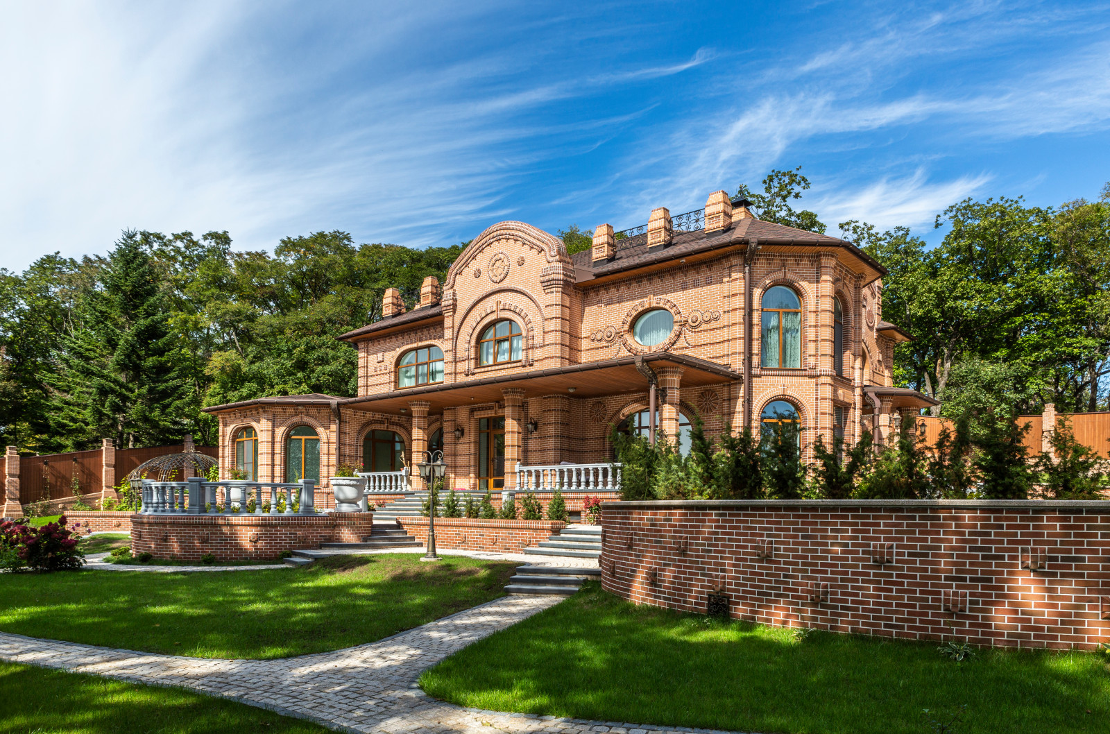 Загородный дом (усадьба) из кирпича